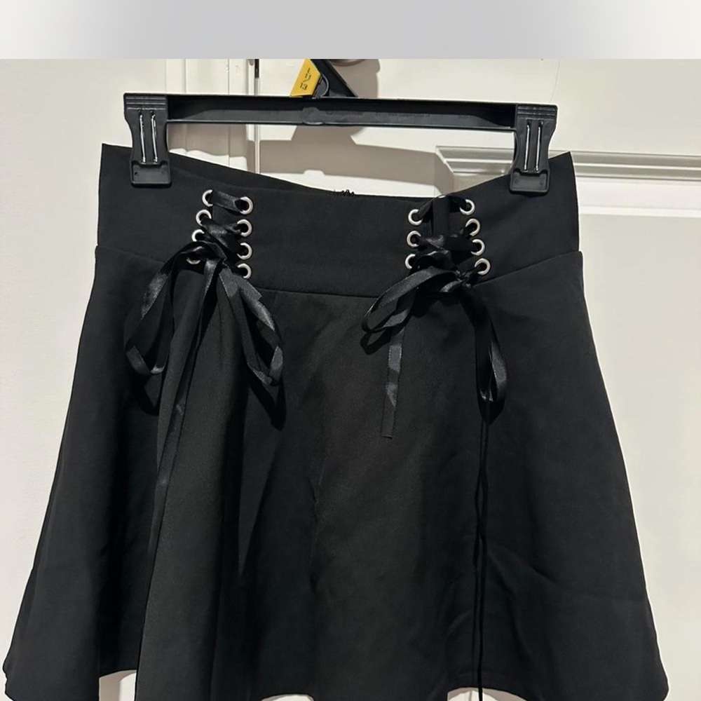 ROMWE Black Lace-Up Mini Skirt